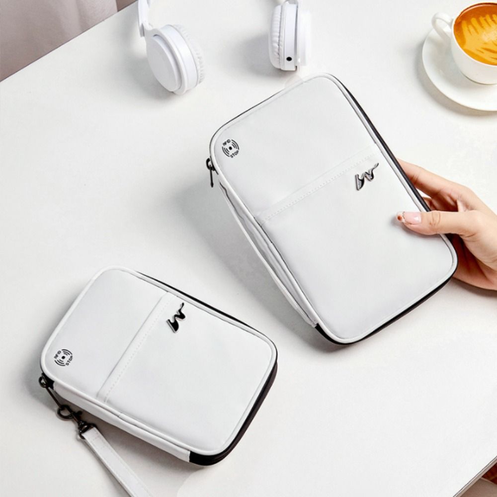 Estuche portátil de poliéster  - Travel Accessories Passport Holder reseña y precio